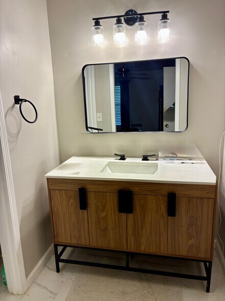 Fully Renovated Ensuite Bathroom with New Vanity - 1405 Vicksburg Plz