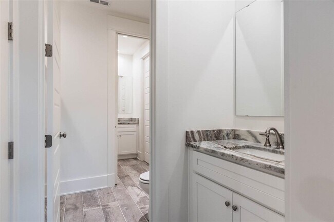 Building Photo - 414 Traditions Blvd