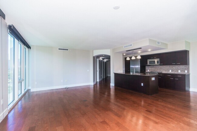 Building Photo - Allure Waikiki - 2 bedroom, 2 bath with 1 ...