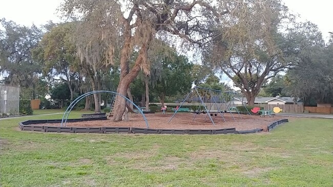 Building Photo - Three Bedroom Home Located in Sterling Park with Many Ammenities