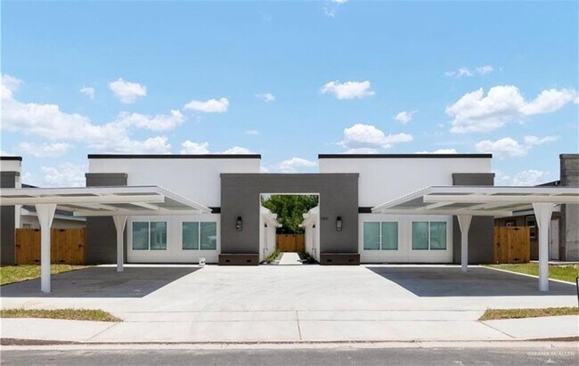 Primary Photo - 3520 S Dominique Dr