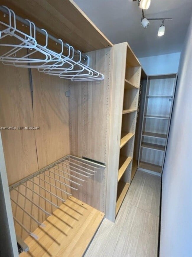 Building Photo - 5313 Collins Ave