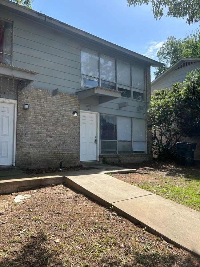 Building Photo - 1013-B Leaphart Street