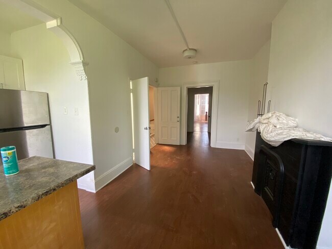 Building Photo - 148A Webster Ave