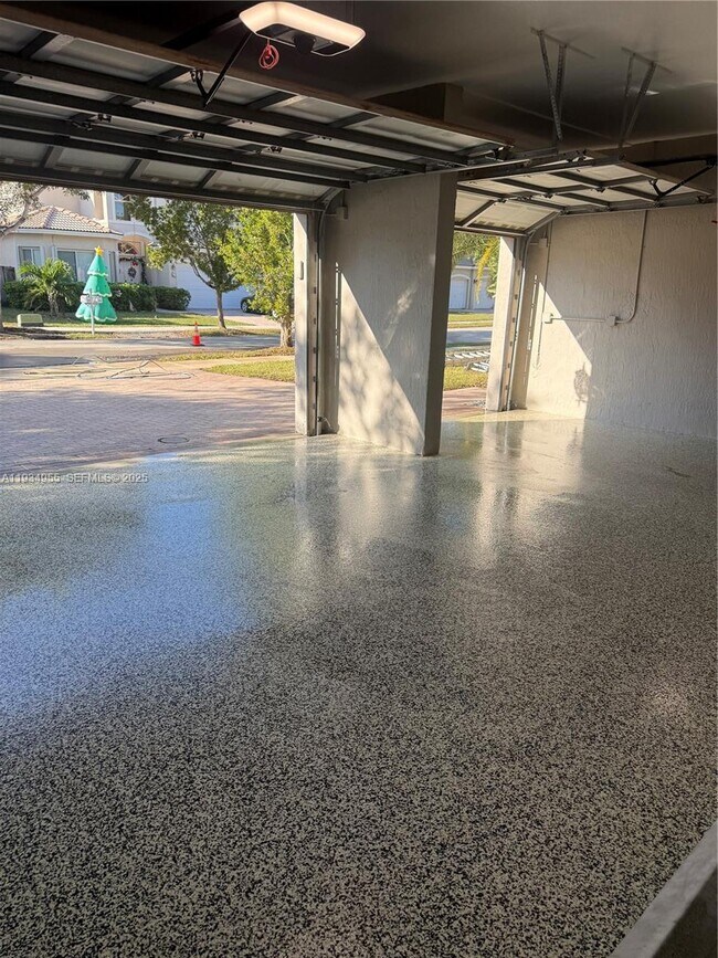 Building Photo - 2239 SE 19th Ave