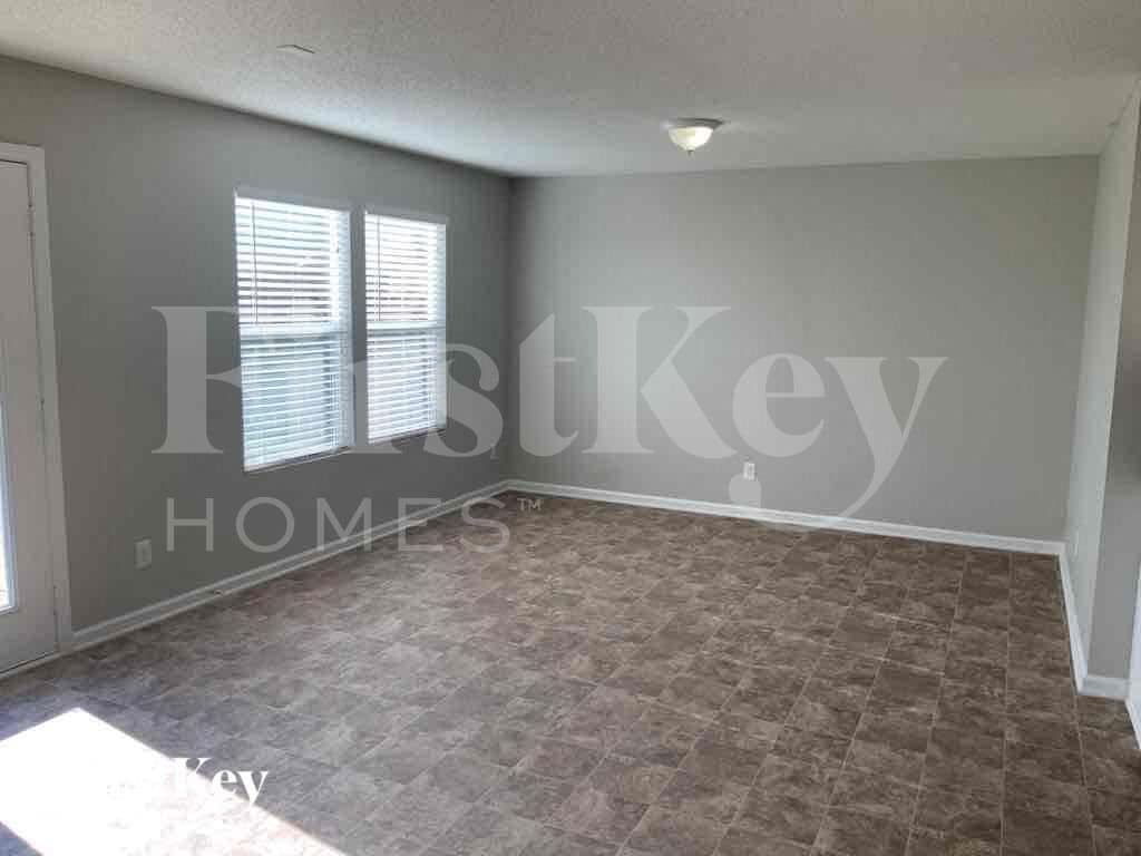 Building Photo - 12515 Teacup Way