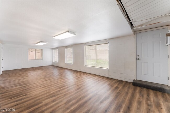 Building Photo - 1109 Tumbleweed Ave