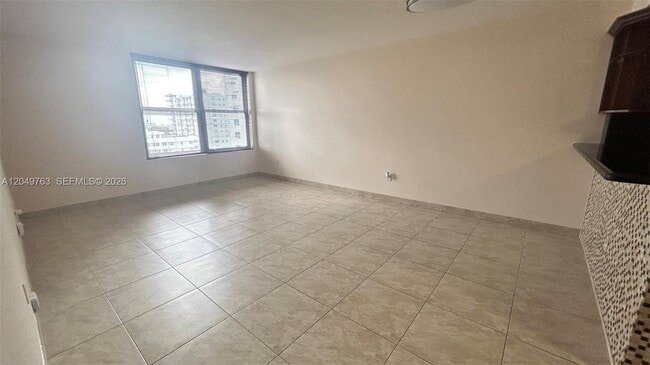 Building Photo - 2899 Collins Ave