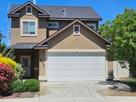 Building Photo - 2014 E Mountain Man Dr