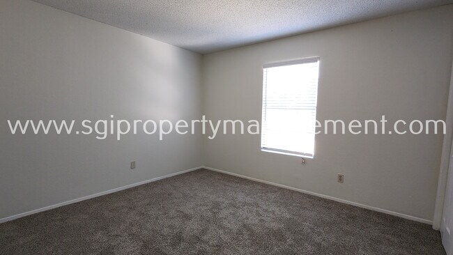 Building Photo - 125 Surrey Ln