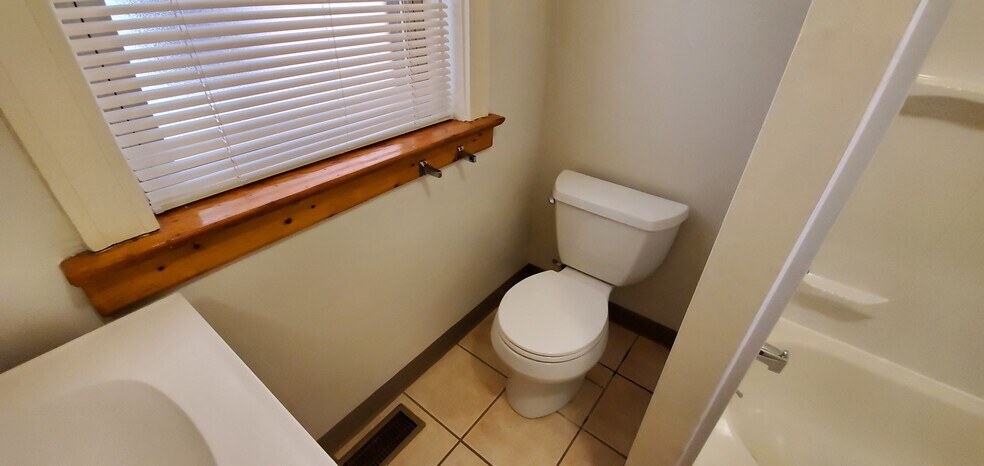 Building Photo - 6300 Cates Ave