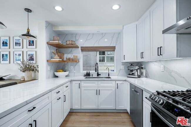 Building Photo - 123 S Clark Dr