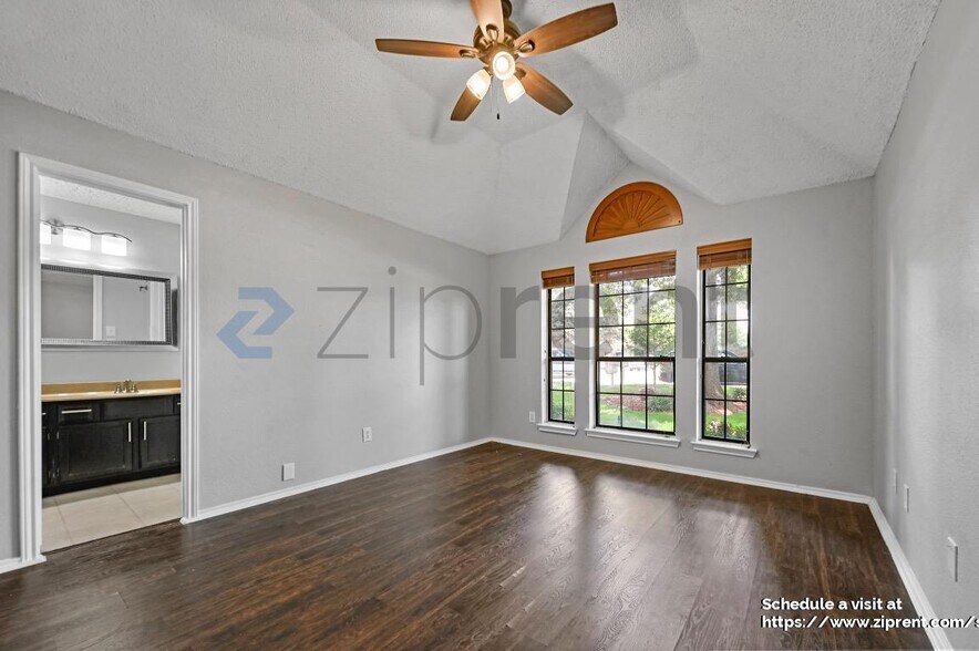 Building Photo - 2029 Oakglen Dr