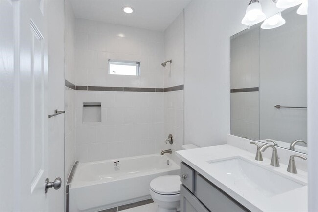 Building Photo - 11623 Waldemar Dr