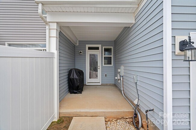 Building Photo - 208 Waterlynn Ridge Rd