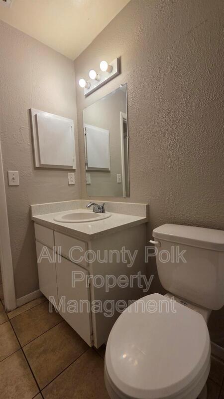 Building Photo - 789 Zella Ln