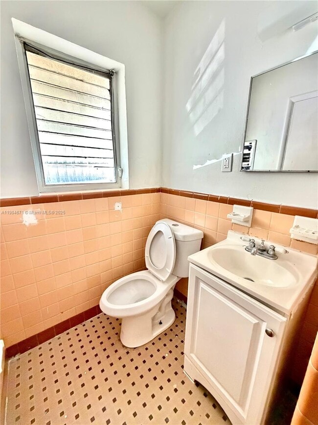 Building Photo - 2041 Jackson St