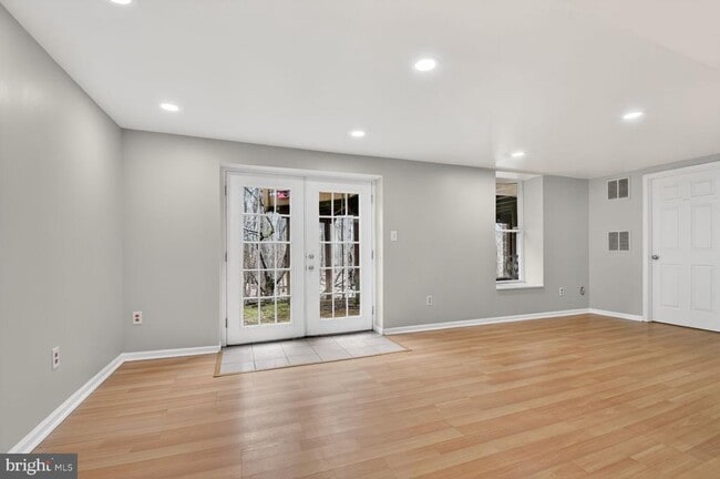 Building Photo - 1900 Middlebridge Dr