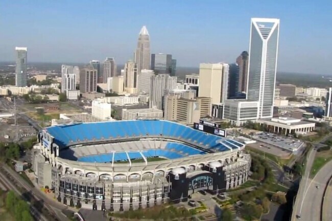 Building Photo - 11423-11425 5 Cedars Rd