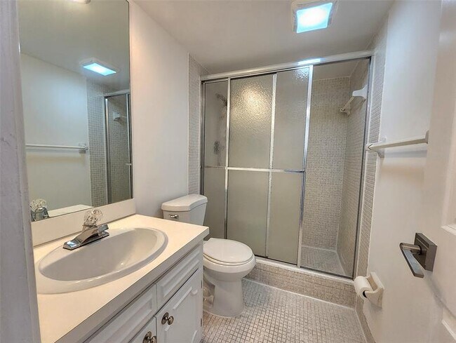 Building Photo - 3090 N Course Dr