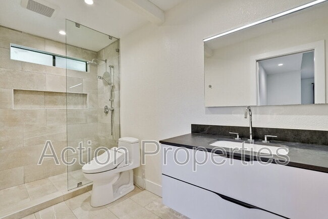 Building Photo - 209 Ortega Ave