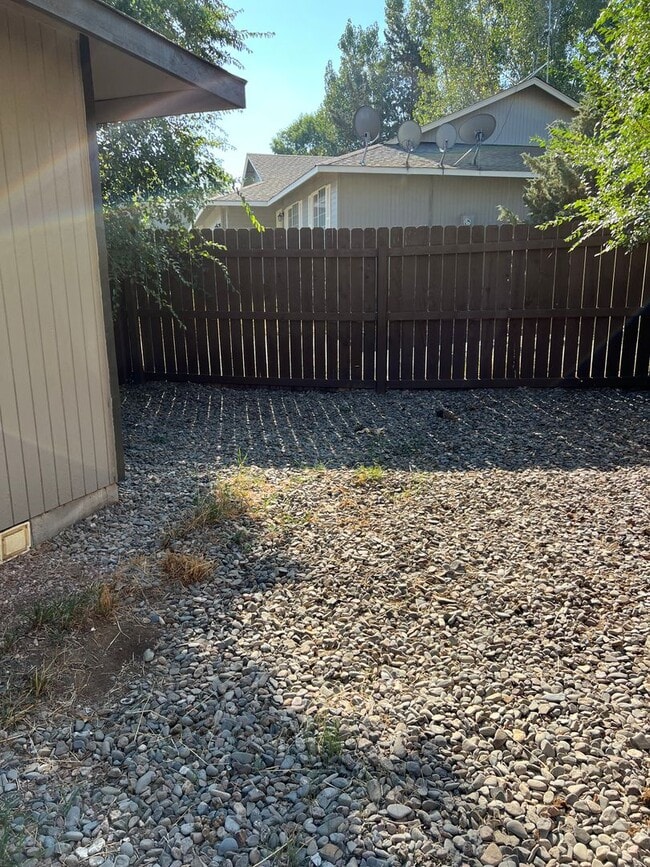 Building Photo - Nice Duplex in SW Redmond