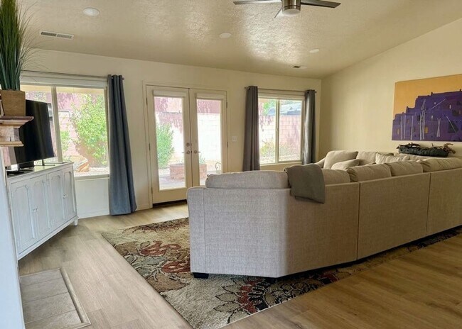 Building Photo - Snow Canyon Single Family