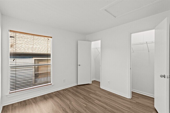 Building Photo - 8100 Seawall Blvd