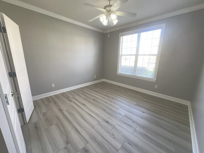 Building Photo - 3650 Victoria Dr