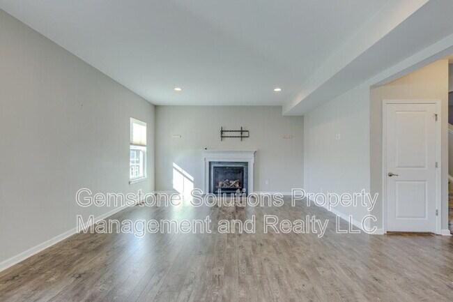 Building Photo - 2704 Orleans Dr