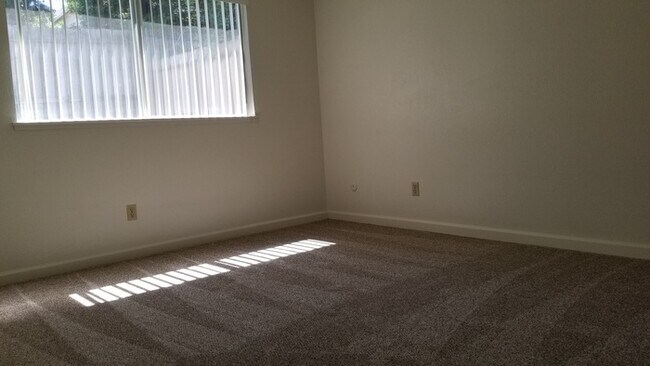 Building Photo - Charming 2 Bedroom Duplex in Fair Oaks!
