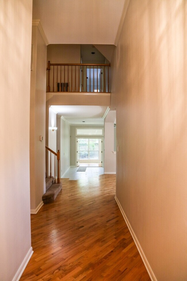 Building Photo - LINCOLN HEIGHTS 3-BEDROOM