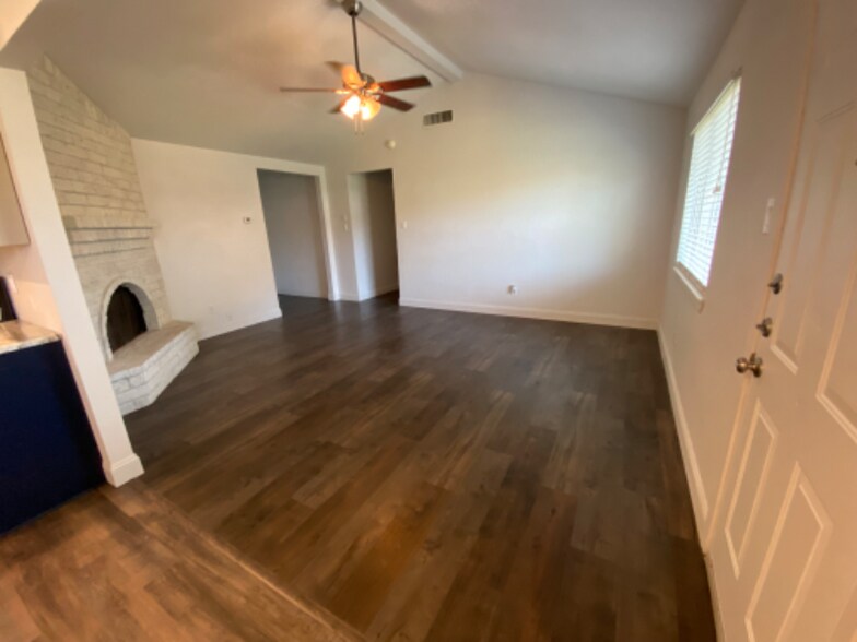 Building Photo - 957 Bramling Cir