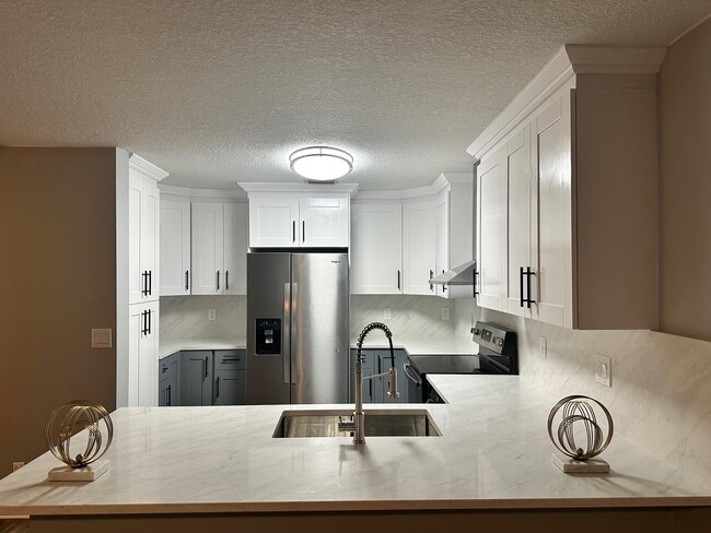 Building Photo - 3464 Commodore Ct