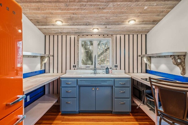 Building Photo - 248 Walker Ave