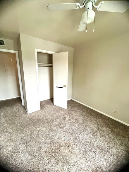 Building Photo - 809 Ashlawn Pl