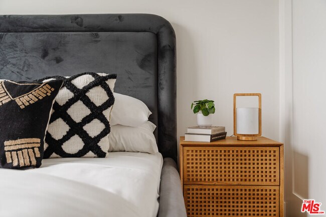 Building Photo - 1954 S Garth Ave