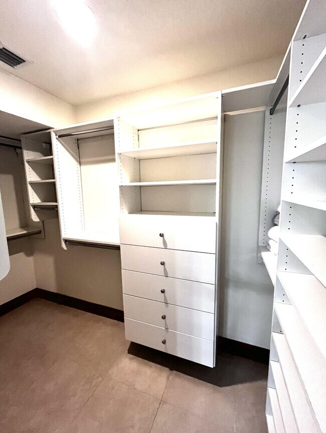 Building Photo - 6186 Duckweed Rd