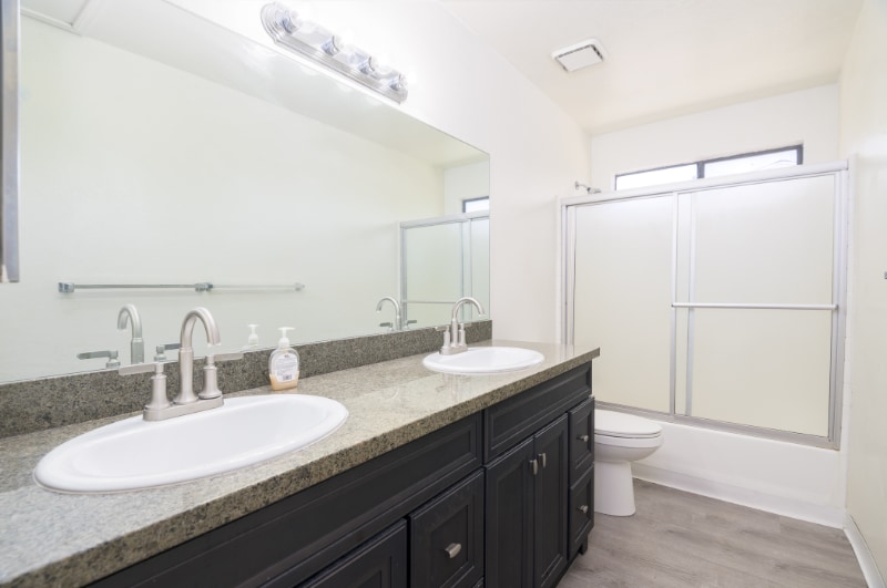 Building Photo - 1649 E Lester St