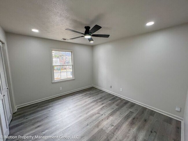 Building Photo - 1330 Hillcrest Dr