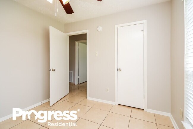 Building Photo - 723 Brookford Dr