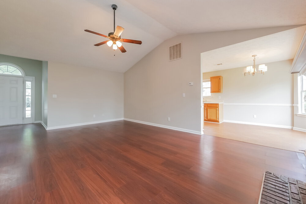Building Photo - 454 Village Cir
