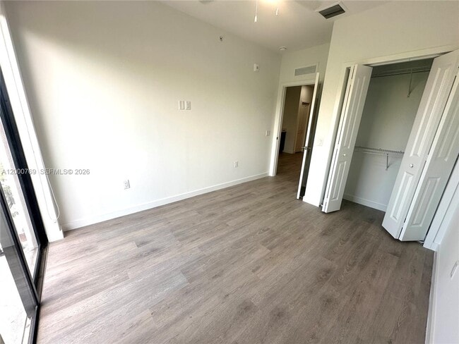 Building Photo - 20 NE 19th Ave