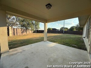 Building Photo - 570 Roadrunner Ave