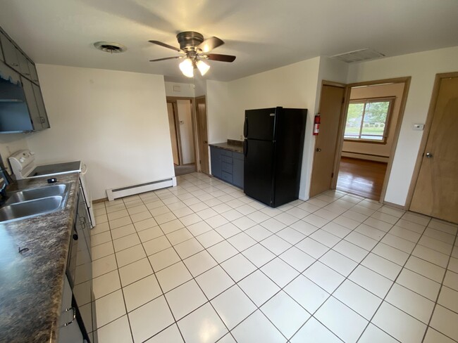 Building Photo - 3809 Southland Dr