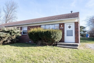 Building Photo - 5843 Woodside Dr
