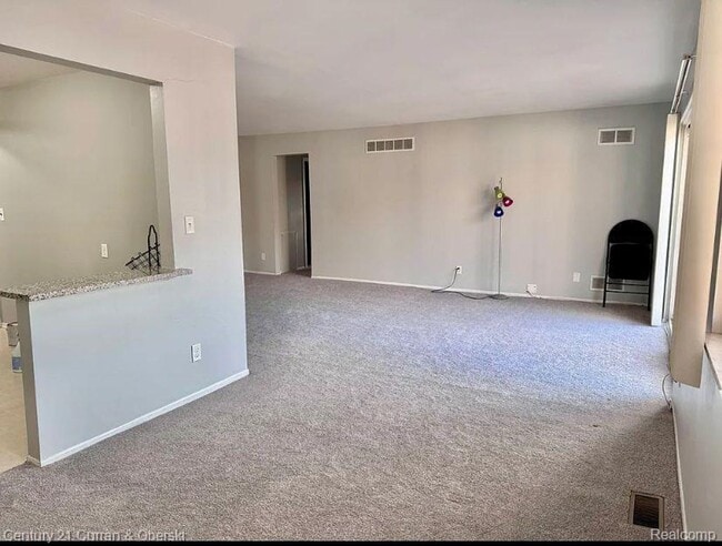 Building Photo - 6121 Orchard Lake Rd