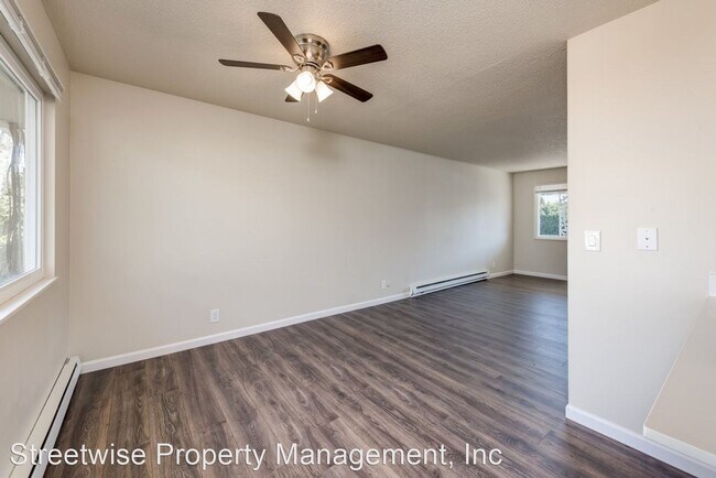 Building Photo - 2705 SE Courtney Ave