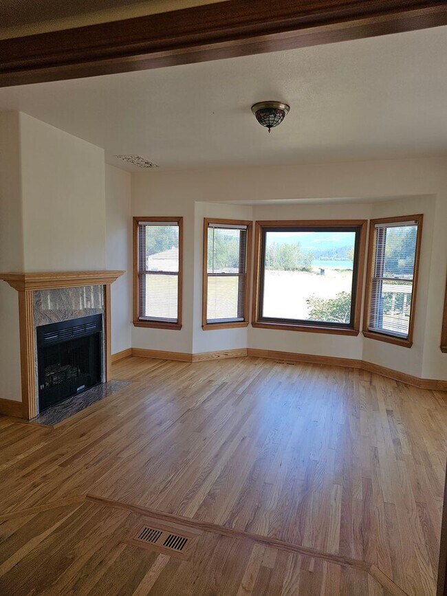 Building Photo - Incredible Hauser Lake Waterfront Home for...