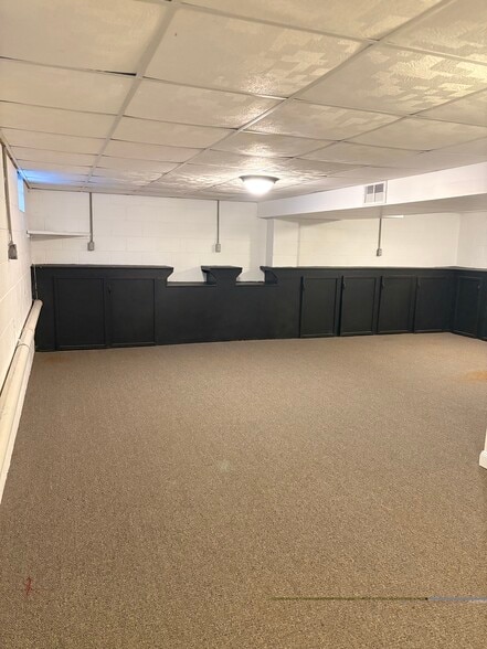 Building Photo - 275 W 10th St